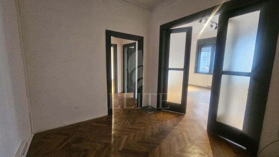 Apartament 4 camere în zona P-TA UNIRII