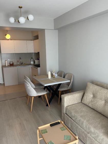 Vând apartament cu 2 camere plus garaj subteran, zona Perla -Teatru de Vara.