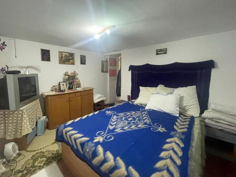 Casa de vanzare curte propie cu garaj si loc parcare in fata casei