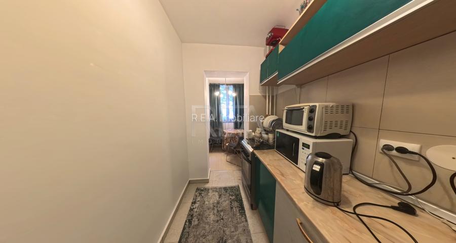 Garsonieră Tineretului decomandată, et. 1, an 1980, metrou, 33 mp - 2