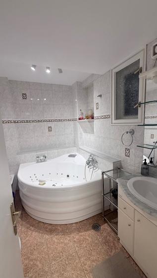 Bld Dacia langa ASE, Centrala Proprie, Cada Jacuzzi, Vedere spre Gradina