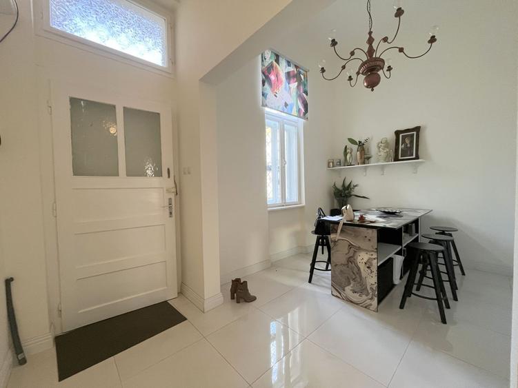 Apartament elegant de închiriat în Piața Maria