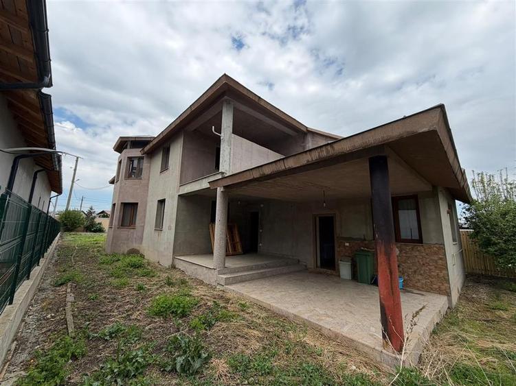 Vila P+1 de vanzare in Petresti - Crang