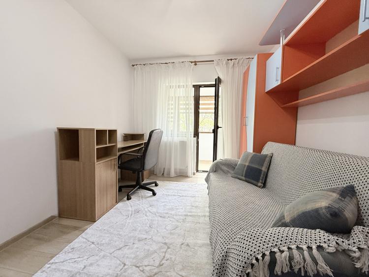Apartament cu 3 camere de inchiriat in zona Faleza Nord