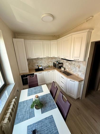 Apartament 3 camere Mamaia, vis a via de Hotel Iaki, cu vedere la lac