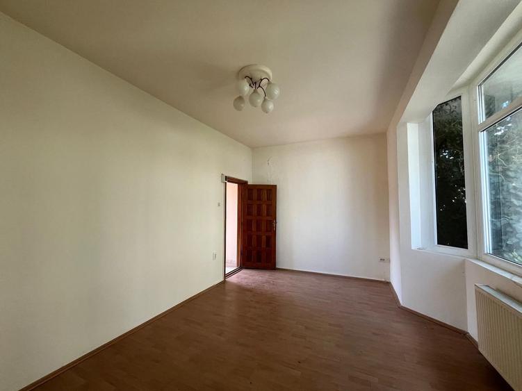 Spatiu Comercial | 4 Locuri de parcare.