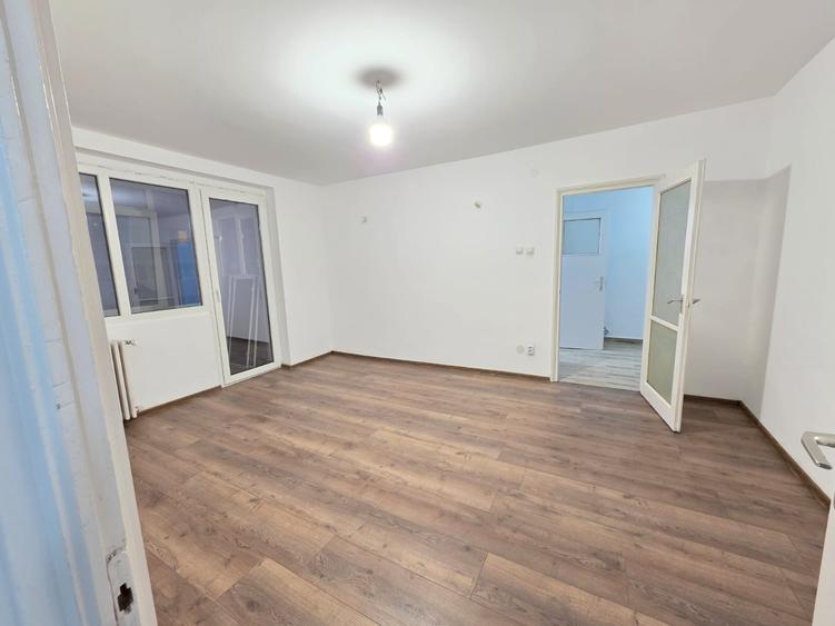 3 camere - Maior Coravu - Vatra Luminoasa