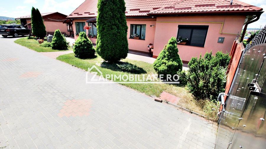 Casa 5 camere, 250 mp,3 băi,2.500mp teren, 0% comision