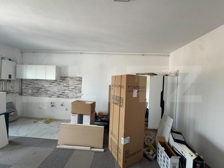 Apartament 2 camere, 63 mp, semidecomandat, zona Teilor