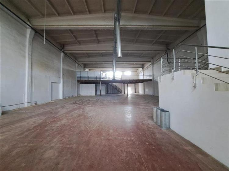 Hala, 675 mp utili, situata in zona Piata 1 Mai!
