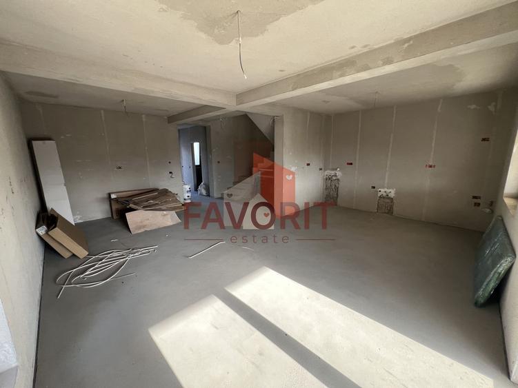 Duplex 5 camere despartit prin garaj | Giroc