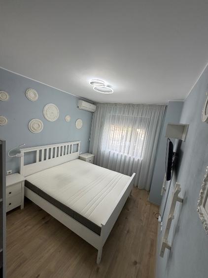 Apartamentul se vinde mobilat și utilat , 2 locuri de parcare și curte 60 mp
