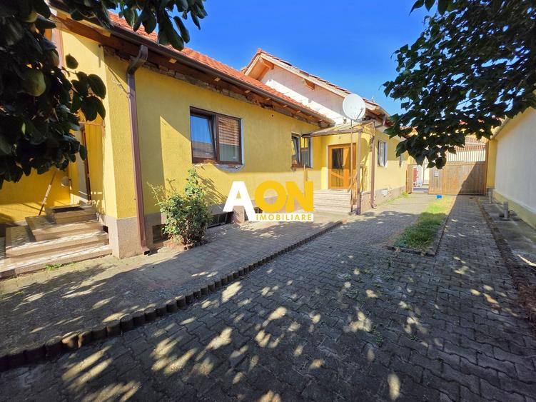 Casa cu 4 camere, 2024 mp teren, la asfalt, cu utilitati, Vintu de Jos
