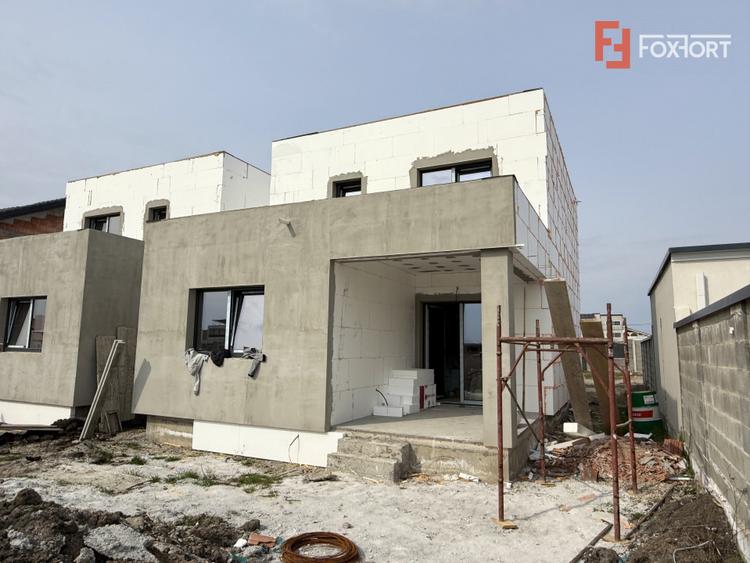 Duplex cu 4 camere de vanzare si teren de 335 mp - zona Sacalaz