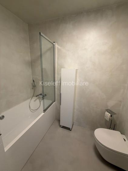 4 camere ,3 băi.Prima inchiriere - 3