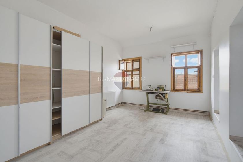 Vilă cu 4 camere de închiriat în zona Intim - 13