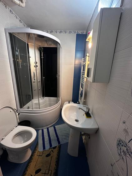 Apartament de 3 camere, etajul 1/4, zona Alexandru cel Bun