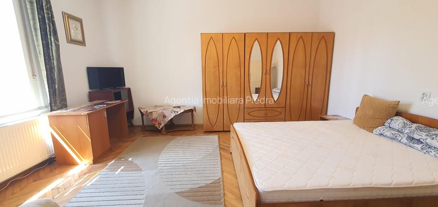 Inchiriez garsoniera la casa , situata central , pe strada Noua,la etajul 1 - 4