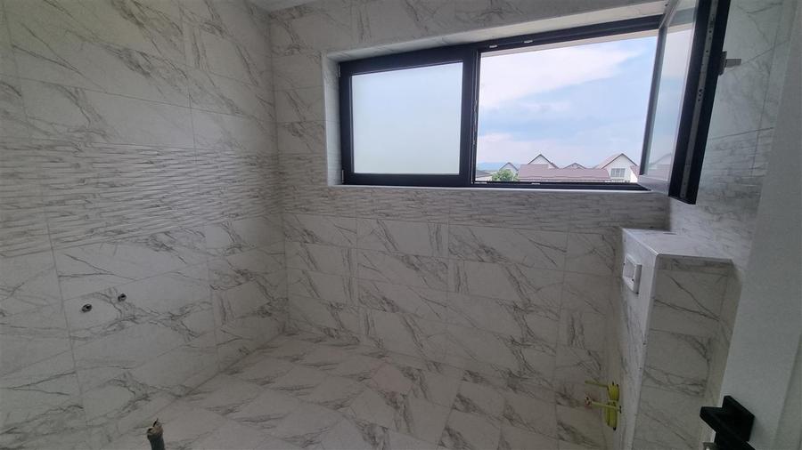 Vila moderna de 4 camere zona Sanpetru