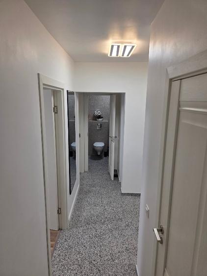 Închiriez zona Titan Metrou