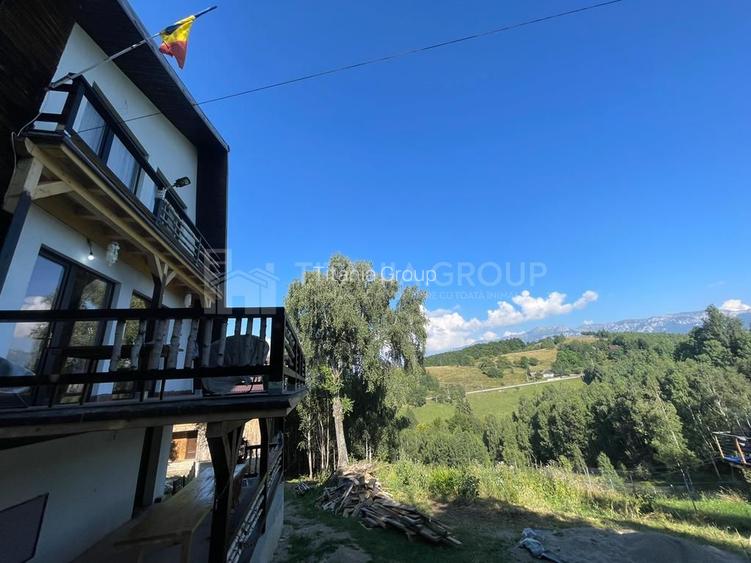 INVESTITIE Vila moderna + vila la rosu, teren 1480 padure
