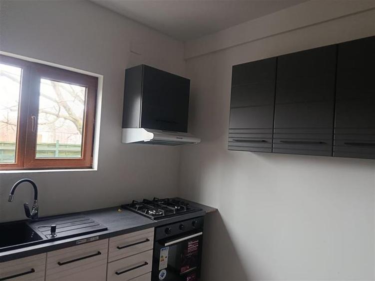Vila de vanzare cu acces la padurea Izvorani in spatele casei si aproape de cent