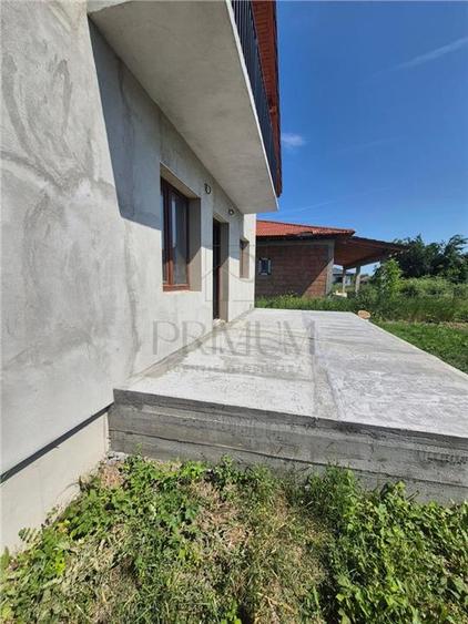 Casa individuala - la gri - toate utilitatile