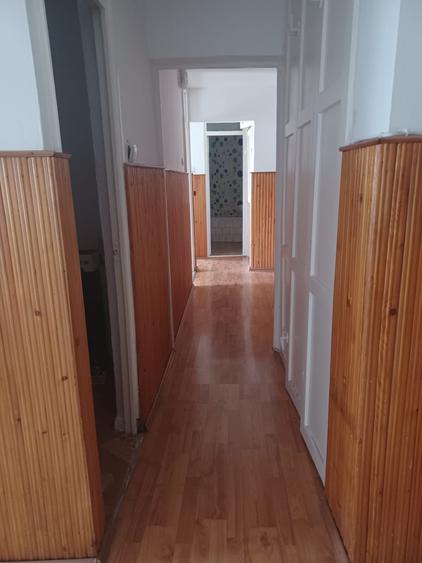 Apartament 3 camere 70mp zona Spital 62.500eur neg