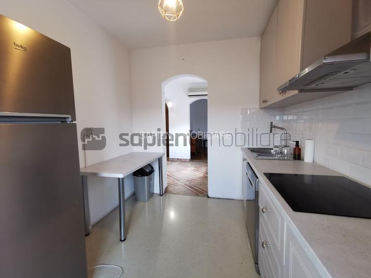 De închiriat apartament cu 4 camere, Bd. Decebal - 8