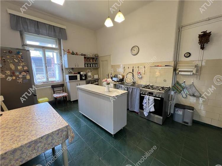 Casa individuala cu 4 camere si teren 900 mp zona Calea Poplacii