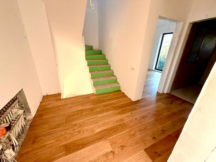 Casa P+2Et+Terasa. 5 cam. Util 185mp. Teren 250mp.