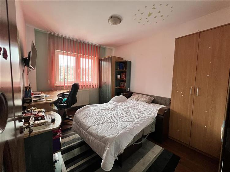 Apartament 4 camere decomandat, etaj intermediar Carpatilor- Lidl
