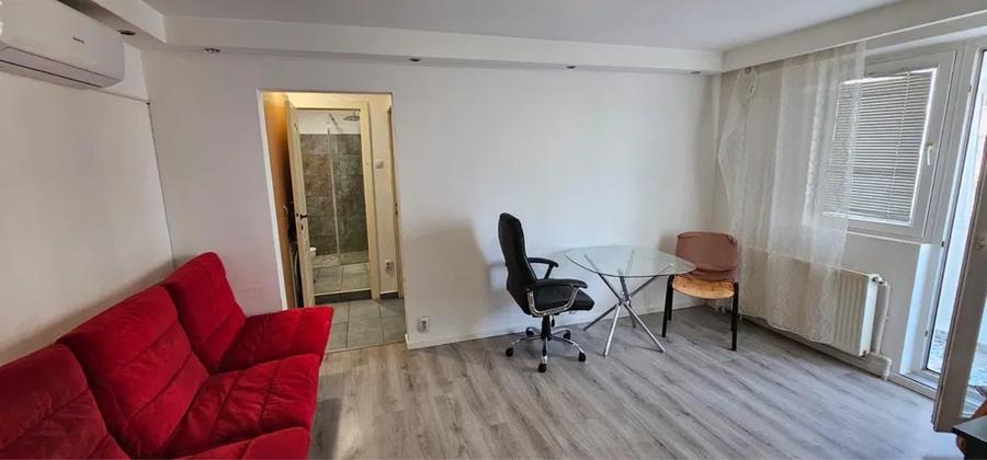 Apartament 2 camere, decomandat, 50 mp, balcon, centrala, ac, Luica