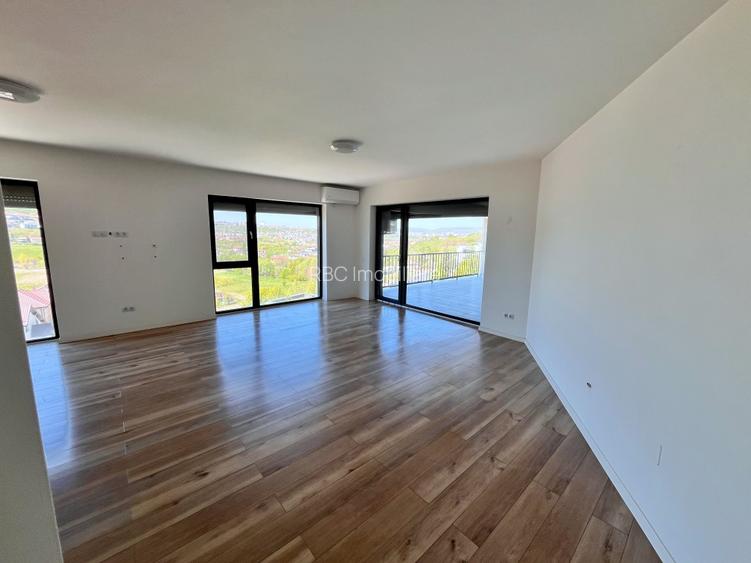 Penthouse semimobilat cu 4 camere - terasa si garaj - 2