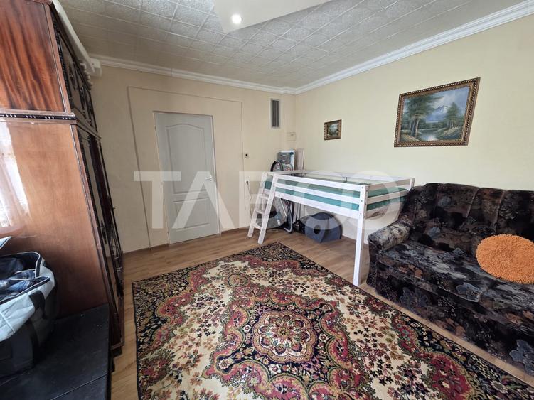 Casa 2 camere curte comuna de vanzare zona Centrala 47 mp utili