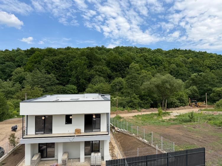 Vand casa finalizata cu CF in zona Roat,Faget