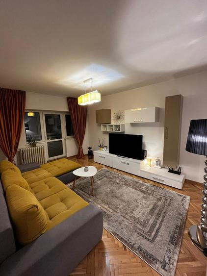 Apartament 3 camere decomandate, 2 bai, etajul 1, zona strazii Bucuresti