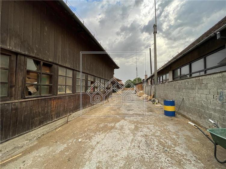 Teren 1.186 mp cu 5 cladiri & curent trifazic | Gura Raului, Sibiu |