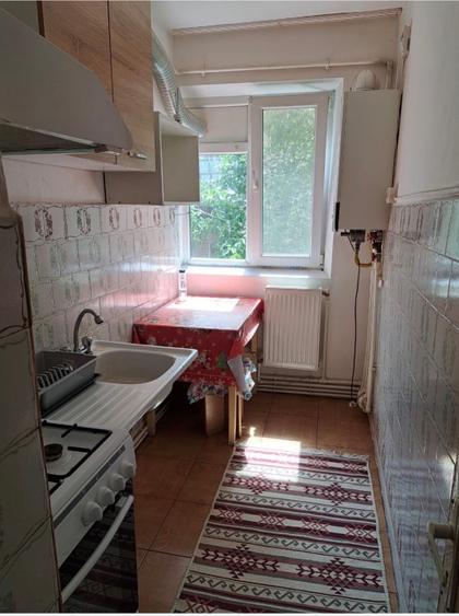 Inchiriez apartament 2 camere zona Liceul Agrucol