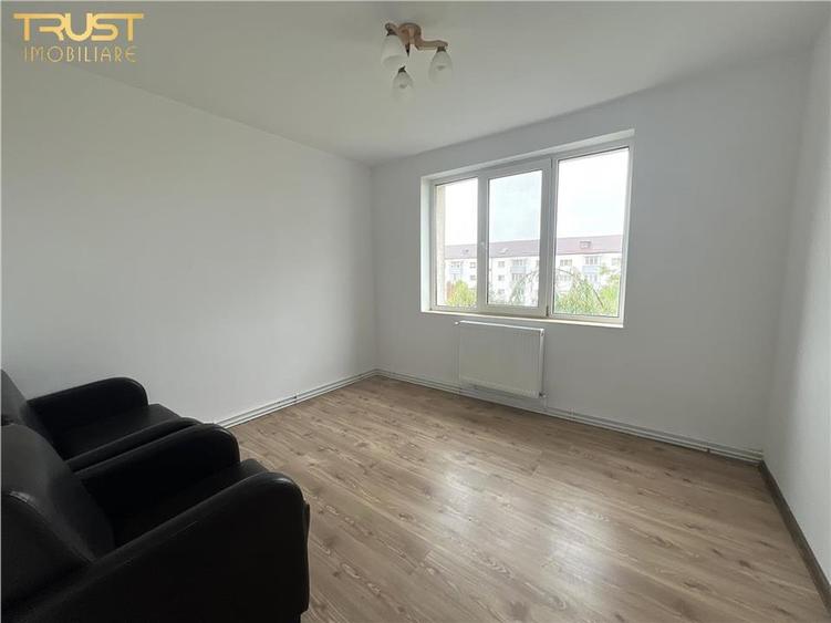 Ap 3 camere decomandat, renovat, balcon închis Zona Piața Decebal