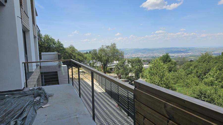 Casa cu garaj pentru 2 masini, strada asfaltata, priveliste superba, Feleacu