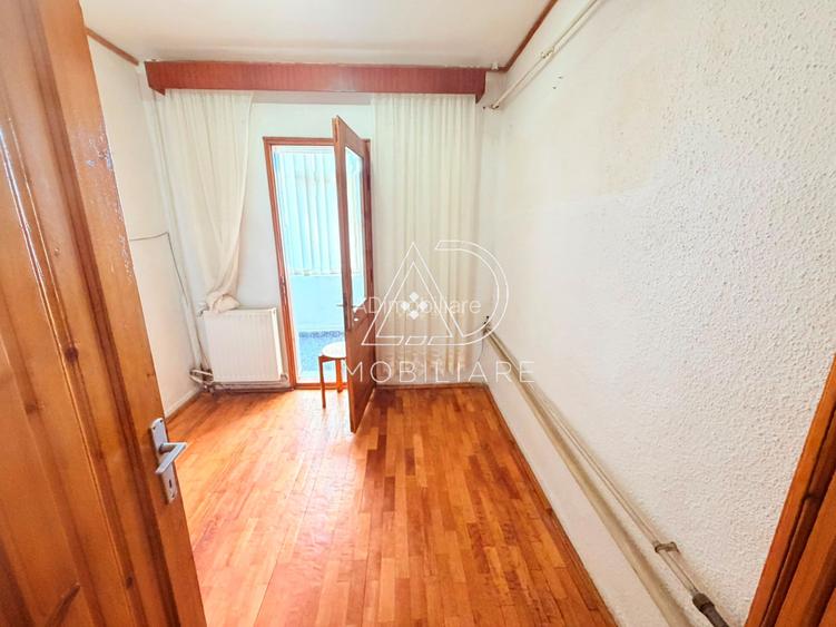 Vânzare apartament 2 camere, etaj 3 , Zona 9 Mai - 5