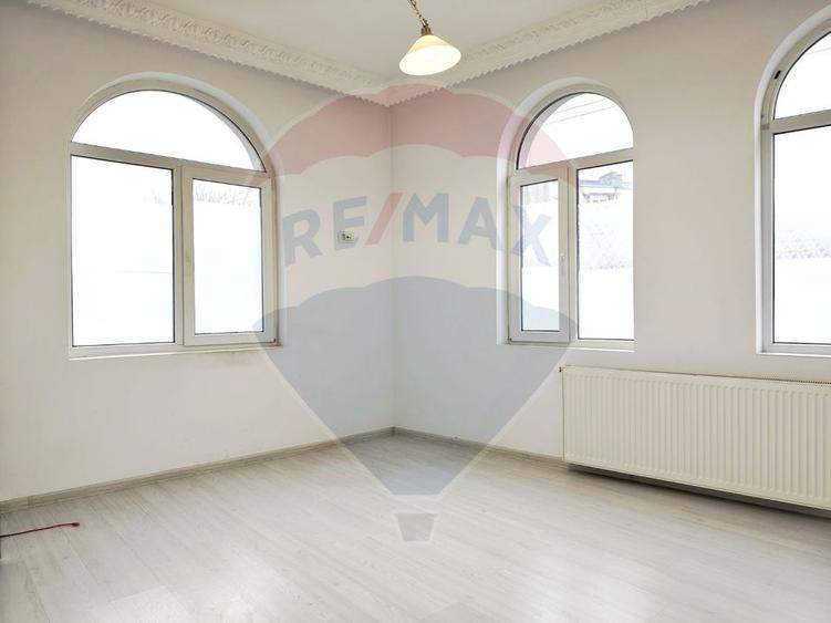 Casă / Vilă cu 6 camere de închiriat în zona Dacia