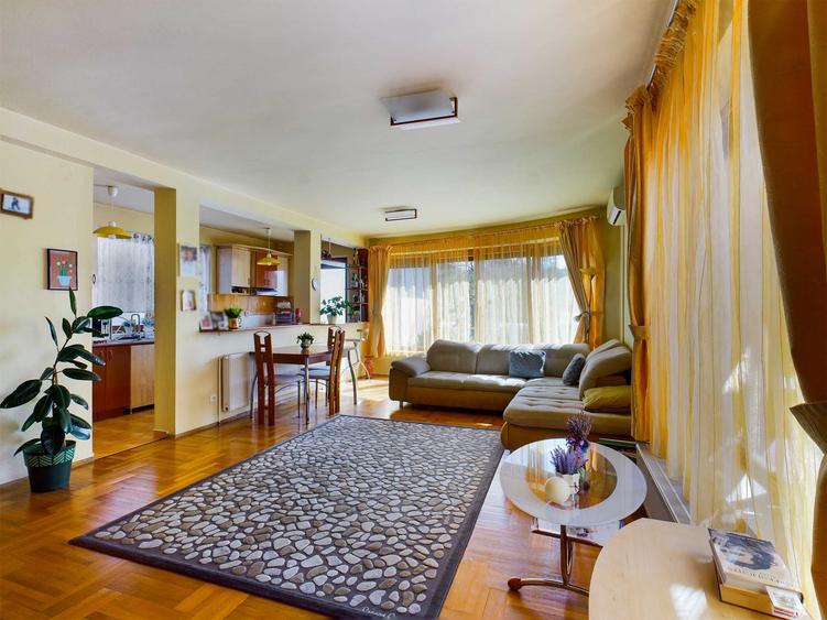 Casa individuală 10 camere in Andrei Mureșanu, 300 mp utili
