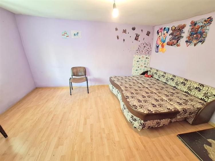 Teren 371 mp curti constructii+casa 5 camere si anexe, zona Izvoare