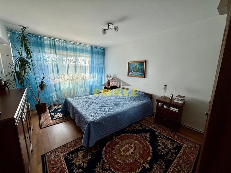 Apartament spațios de vânzare – Zona Școala 16 - 3