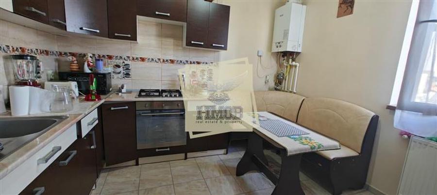 Apartament 3 camere terasa 80 mp si curte 145 mp zona Calea Cisnadiei
