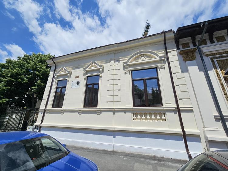 Vila cu valoare istorică – de închiriat lângă Piața Victoriei