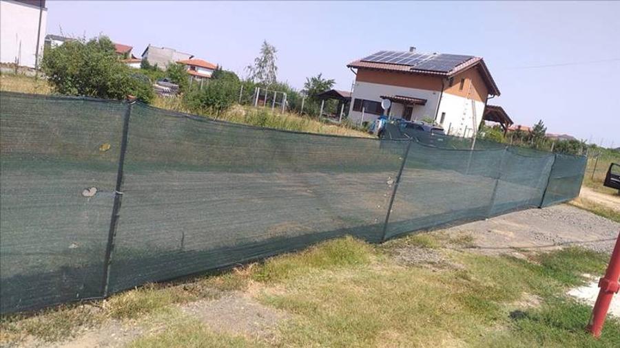 678 mp. str. N.Stoica de Hateg 96, colt cu str.Sanzaienelor/Dafinului