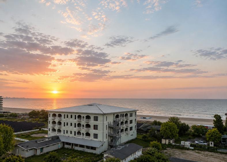 Penthouse langa plaja cu vedere la mare si terasa imensa